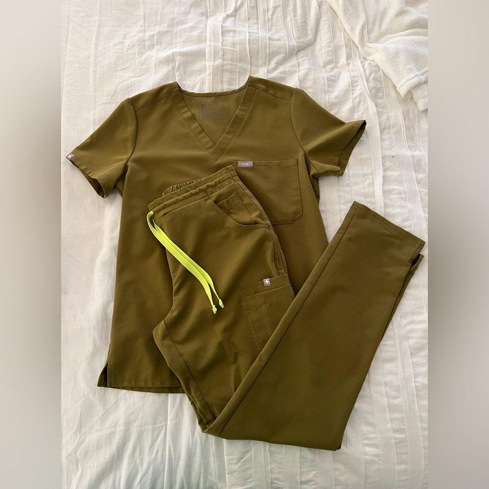 FIGS Catarina top with matching Yola skinny scrub pants
